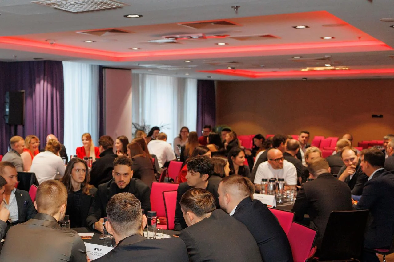 Атмосфера заходу — нетворкінг та бізнес-розбори